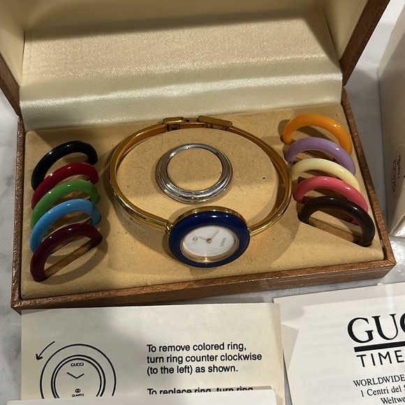 VINTAGE GOLD GUCCI WATCH WITH MULTI/INTERCHANGEABLE BEZELS - Picture 2 of 6